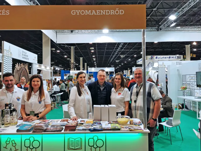 A gyomaendrődi Tourinform iroda munkatársai, Szújó Zoltán és a Csicsergő Vízitúra Megállóhely vezetője, Utazás+ kiállítás - Hungexpo 2024