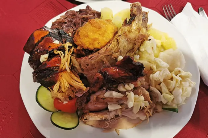 Nyárson sült gyomai malac