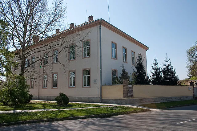 Kis Bálint Általános Iskola (Fő út)
