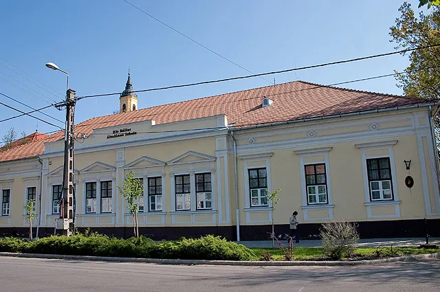 Kis Bálint Általános Iskola (Hősök út)