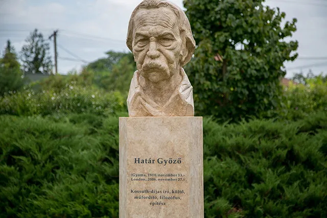 Határ Győző szobor