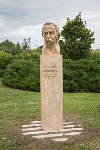 Határ Győző szobor