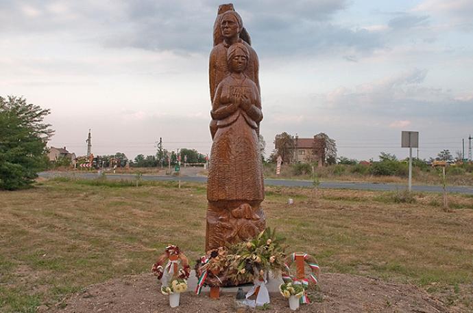 Monumentele şcoliilor din Varjas şi Nagylapos