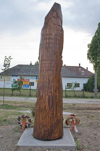 Monumentele şcoliilor din Varjas şi Nagylapos
