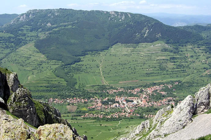 Torockó (Rimetea) főtere a Székelykőről