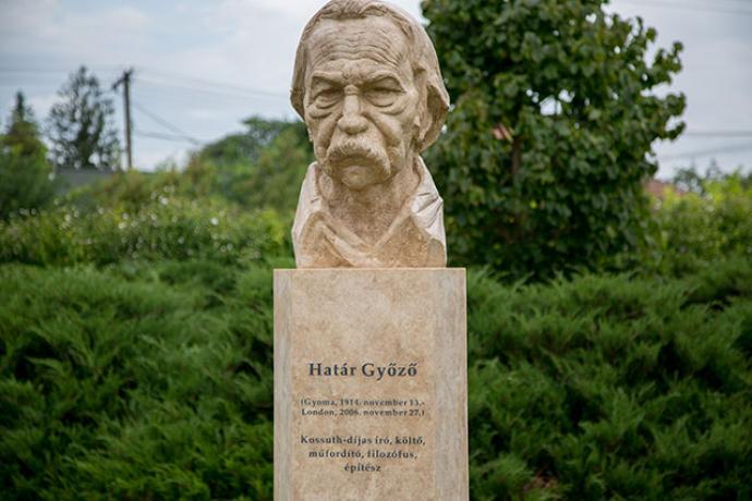 Határ Győző szobor
